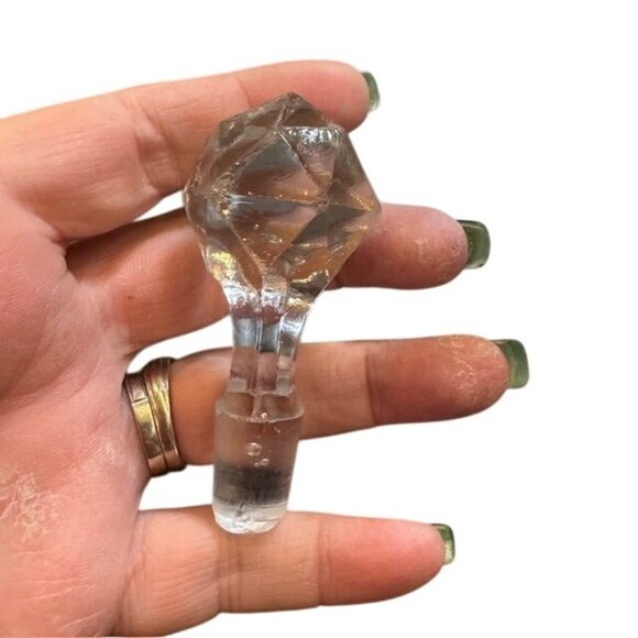 Vintage Diamond-Cut Glass Cruet With Stopper - Picture 5 of 10